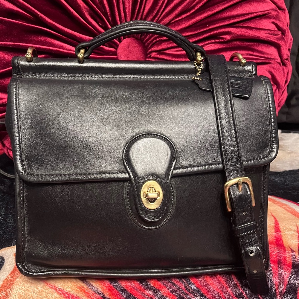 Elegant Black Leather Handbag
